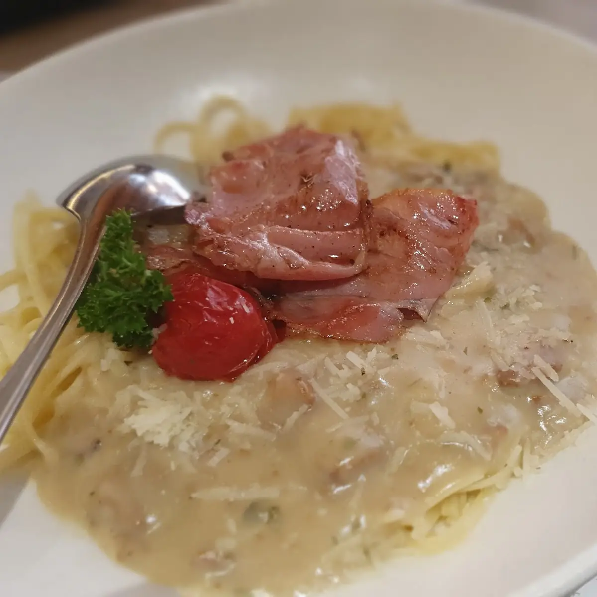 Bandnudeln In Eierschwammerlsauce Bacon Und Parmesan