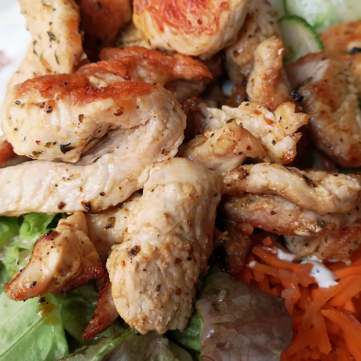 Salatschüssel Mit Gegrillten Putenstreifen