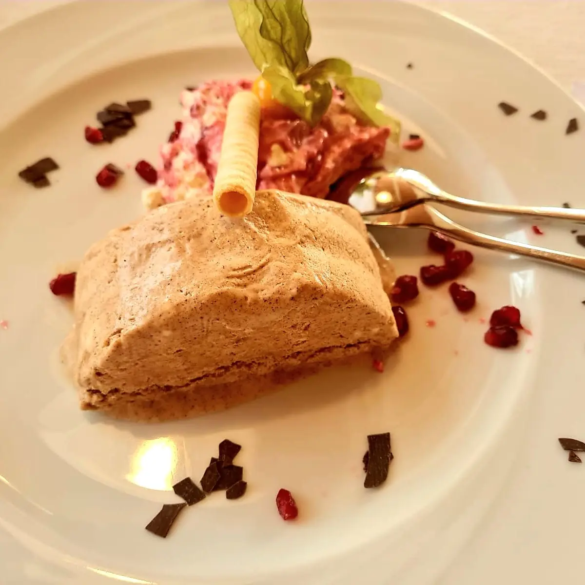Zimtparfait Mit Himbeeren