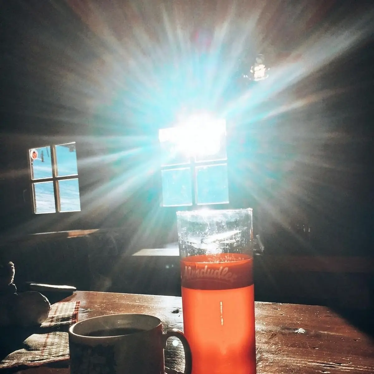 Eine Tasse Jagatee Und Ein Großes Skiwasser