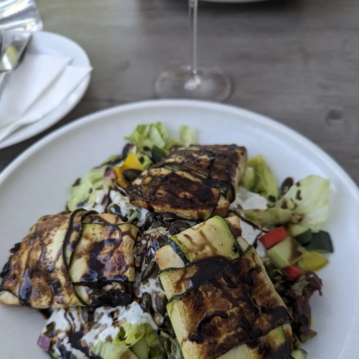 Salat Mit Ziegenkäse In Zucchini