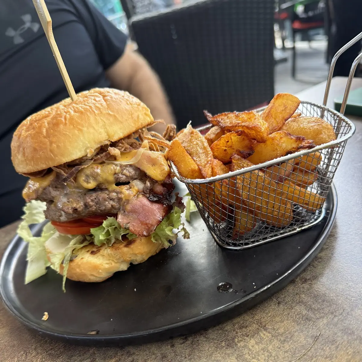 Rjb Big Burger Ohne Speck Mit Hausgemachtem Pizza Bun Und Hausgemachten Pommes