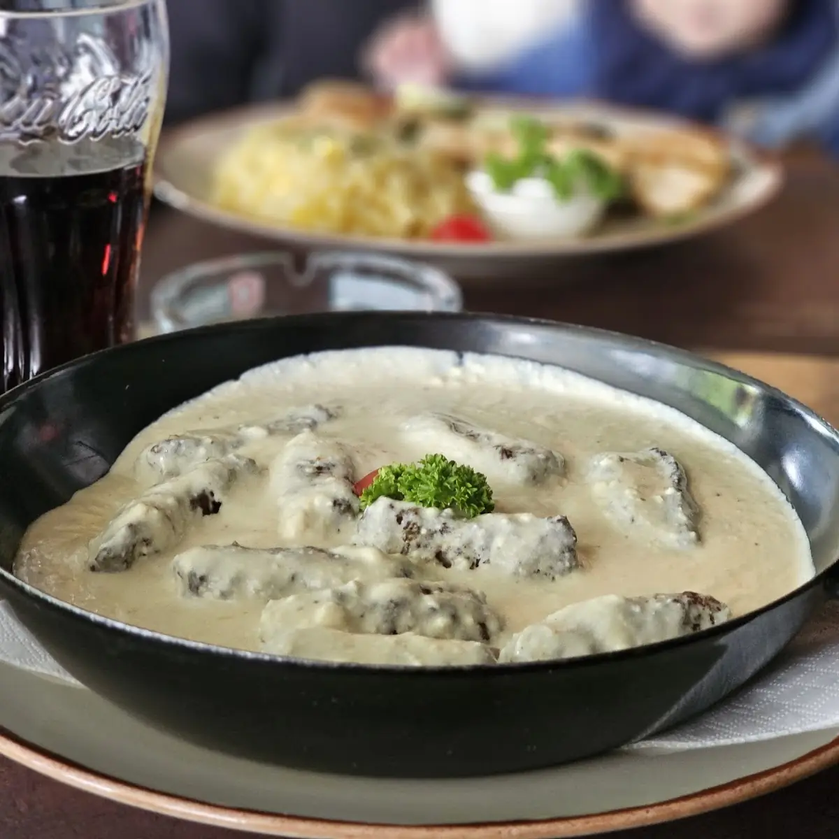 Cevapcici U Kajmaku