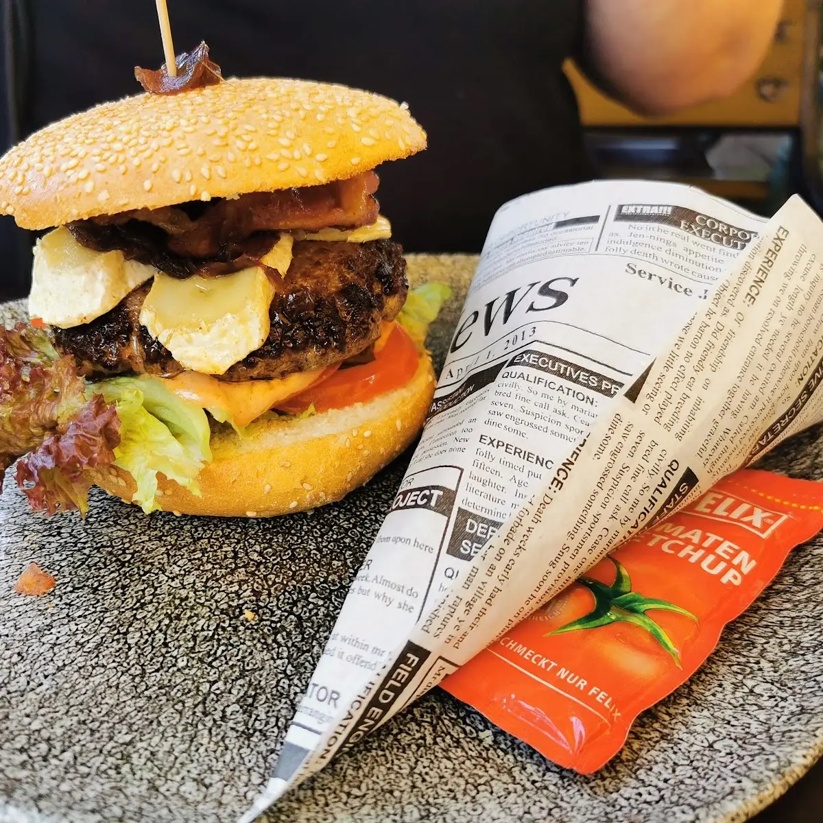 Bacon Burger Mit Pommes Frites