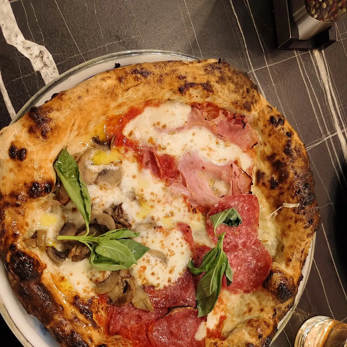 Pizza Capricciosa
