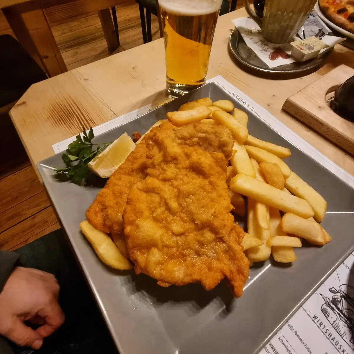 Wienerschnitzel Mit Pommesfrites
