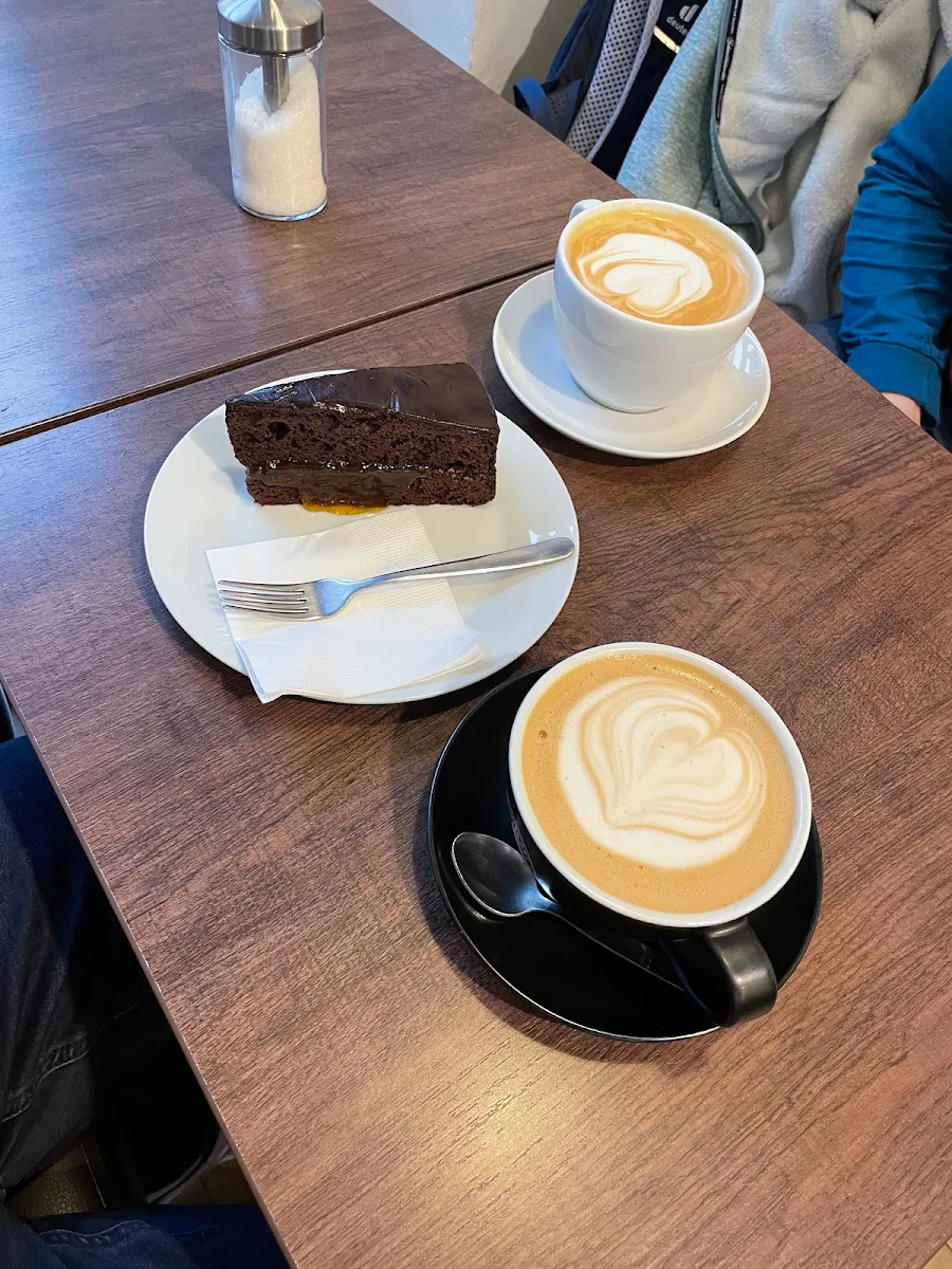 Cappuccino Latte Macchiato Und Sacher Torte