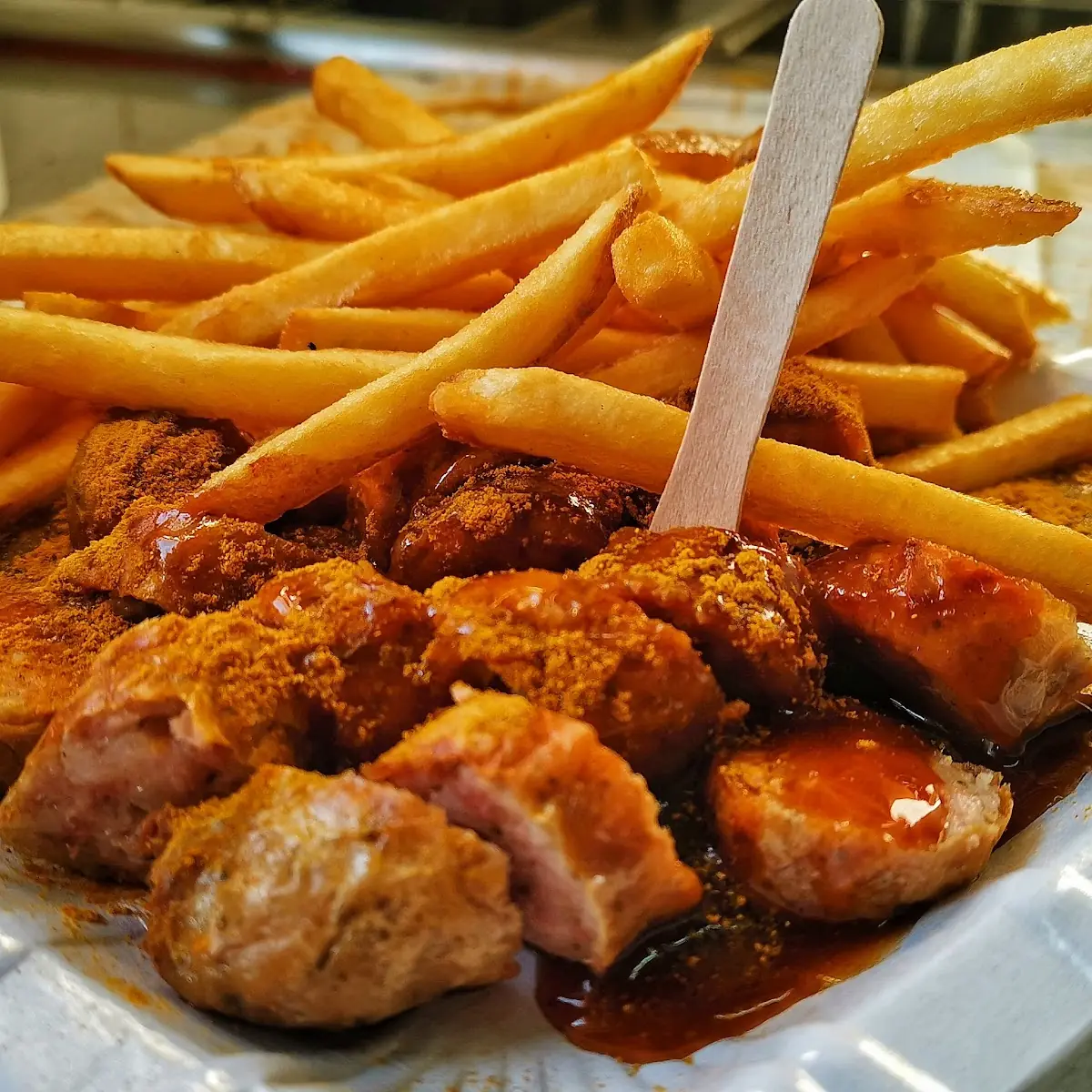 Currywurst Mit Pommes