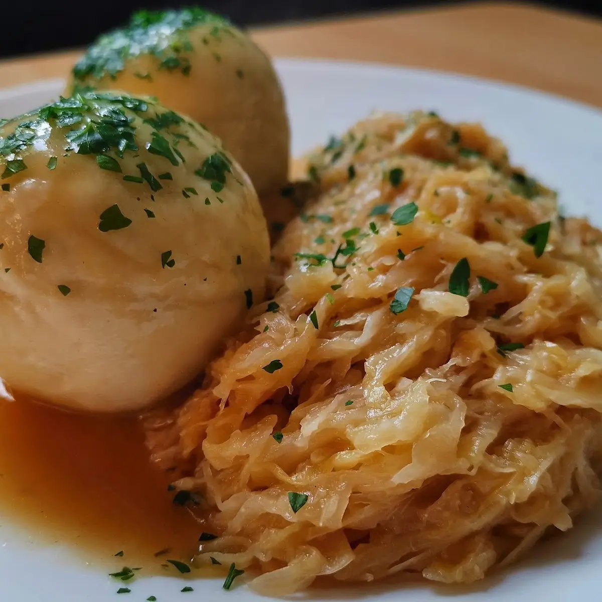 Grammelknödel Mit Sauerkraut