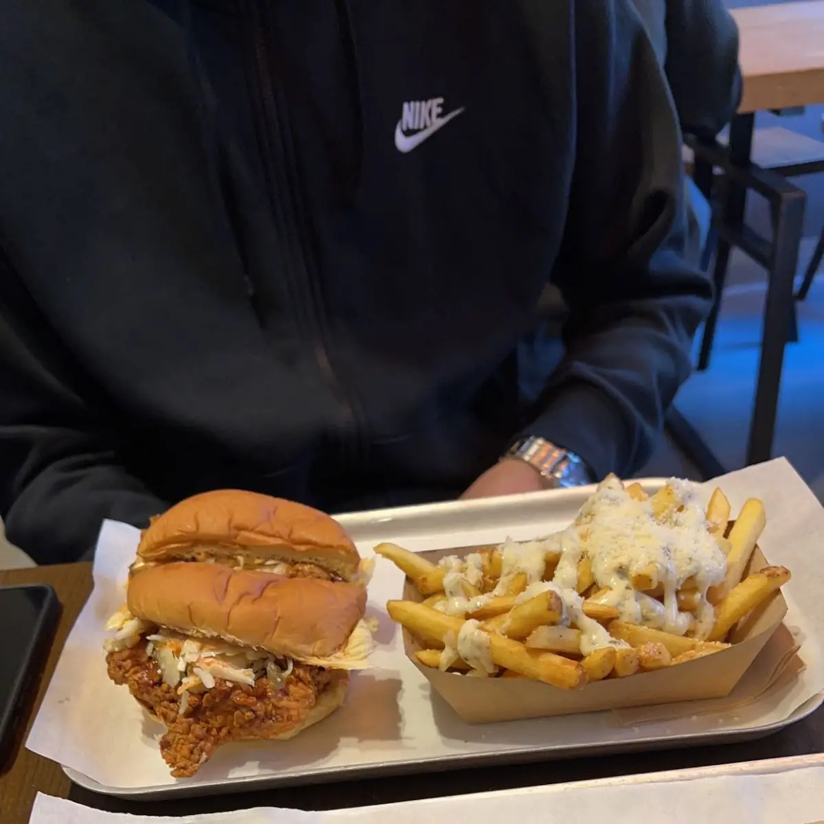 Cheeseburger Und Spicy Peanut Chickenburger