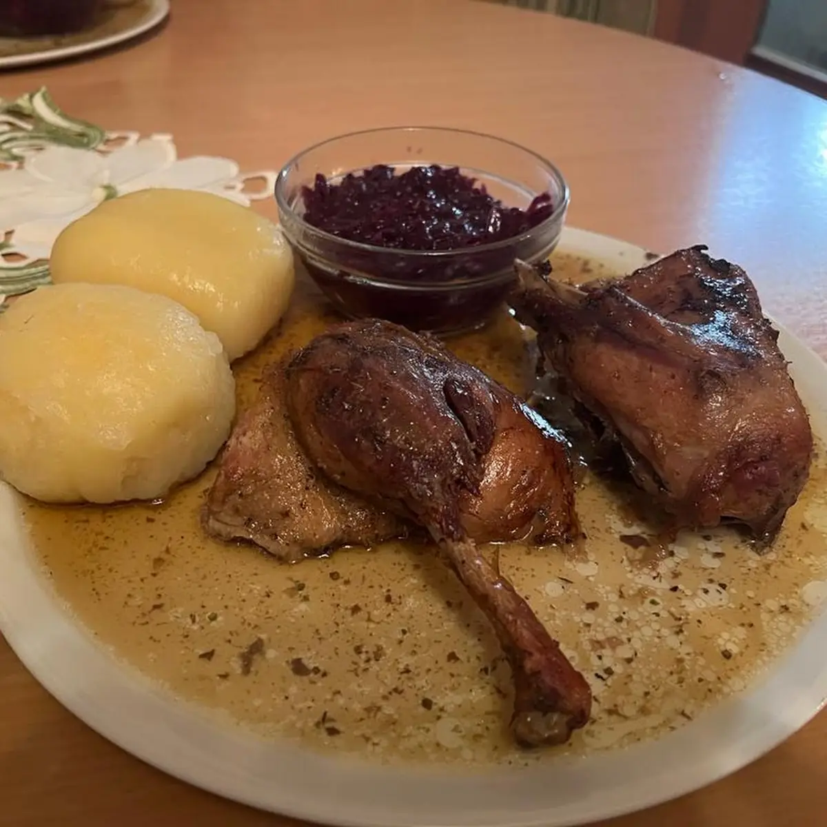 Ente Mit Rotkraut Und Waldviertler Knödel