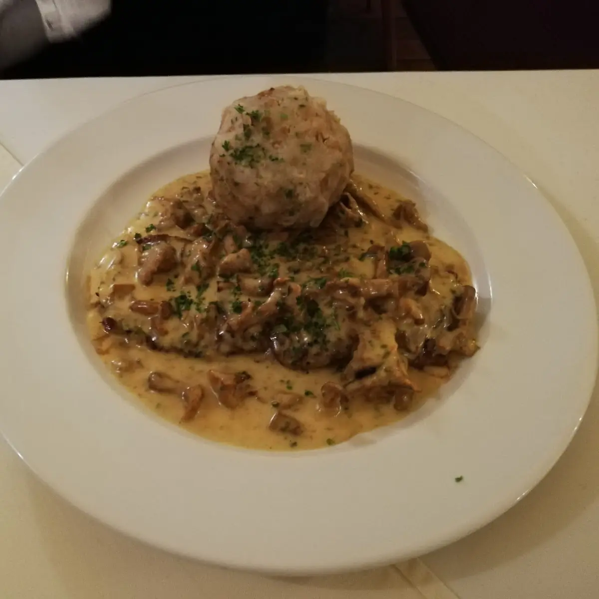 Eierschwammerl Mit Serviettenknödel