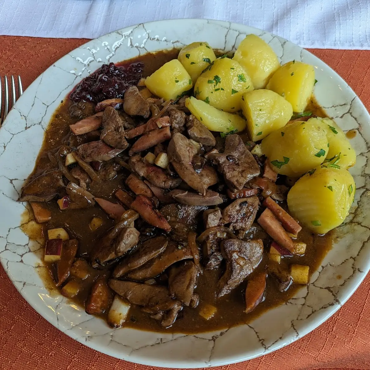 Tiroler Hühnerleber Mit Speck Und Zwiebeln