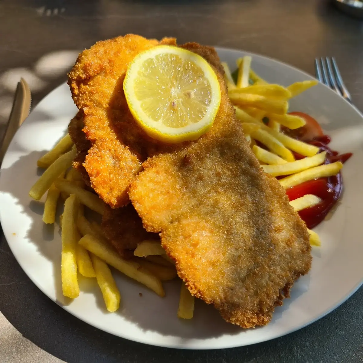 Wiener Schnitzel Mit Pommes
