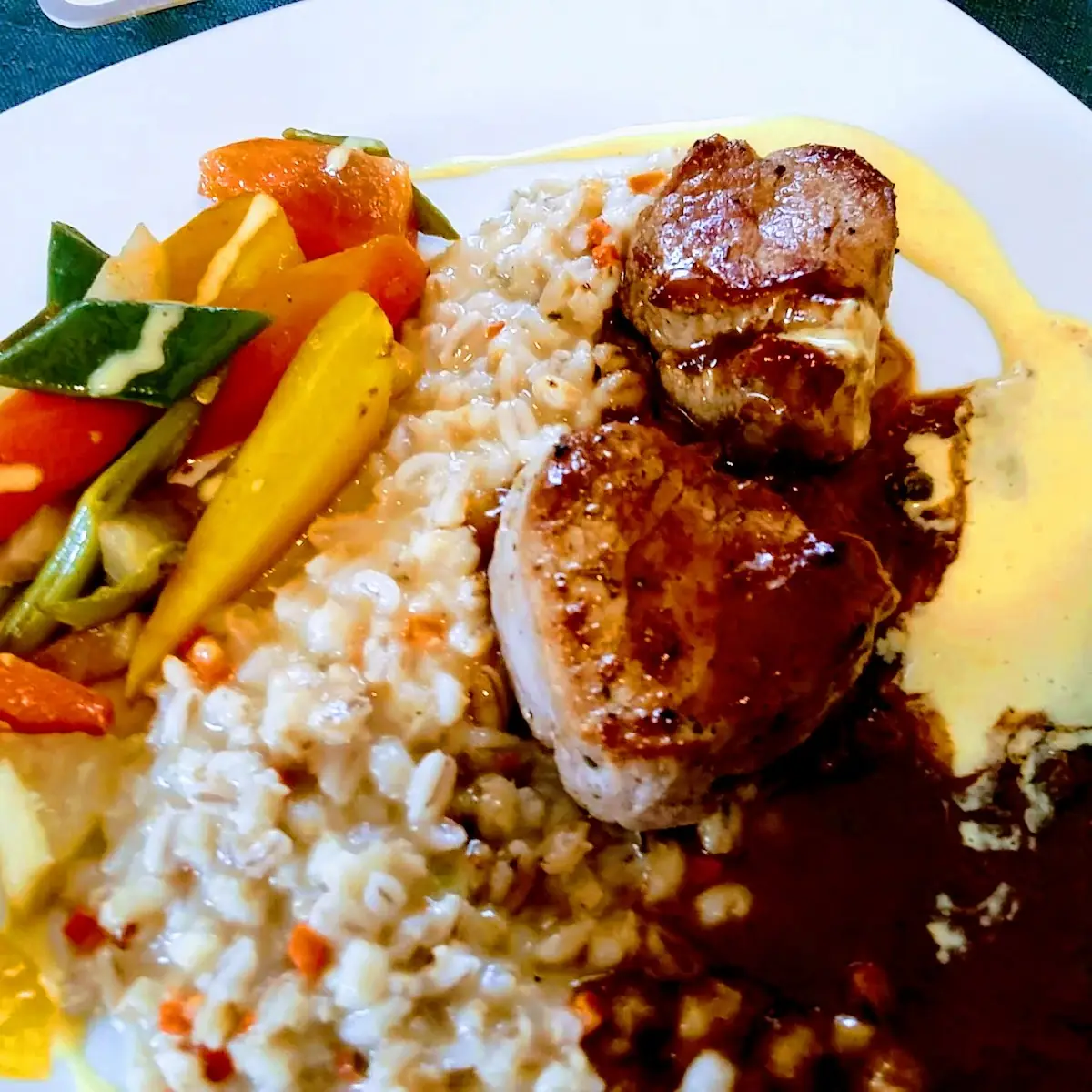 Schweinsfischerl Mit Gemüse Und Risotto
