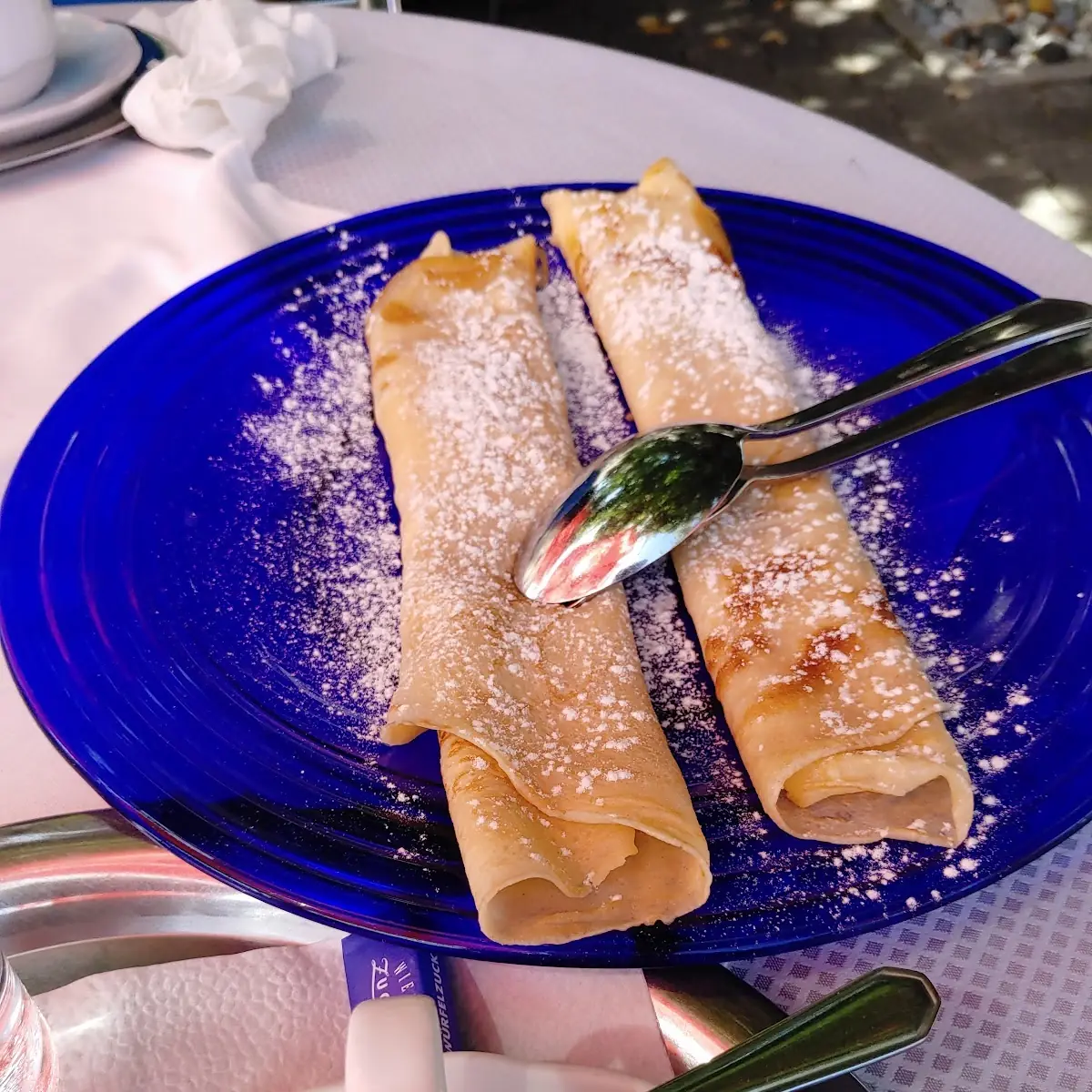 Palatschinke Mit Marillenkonfitüre