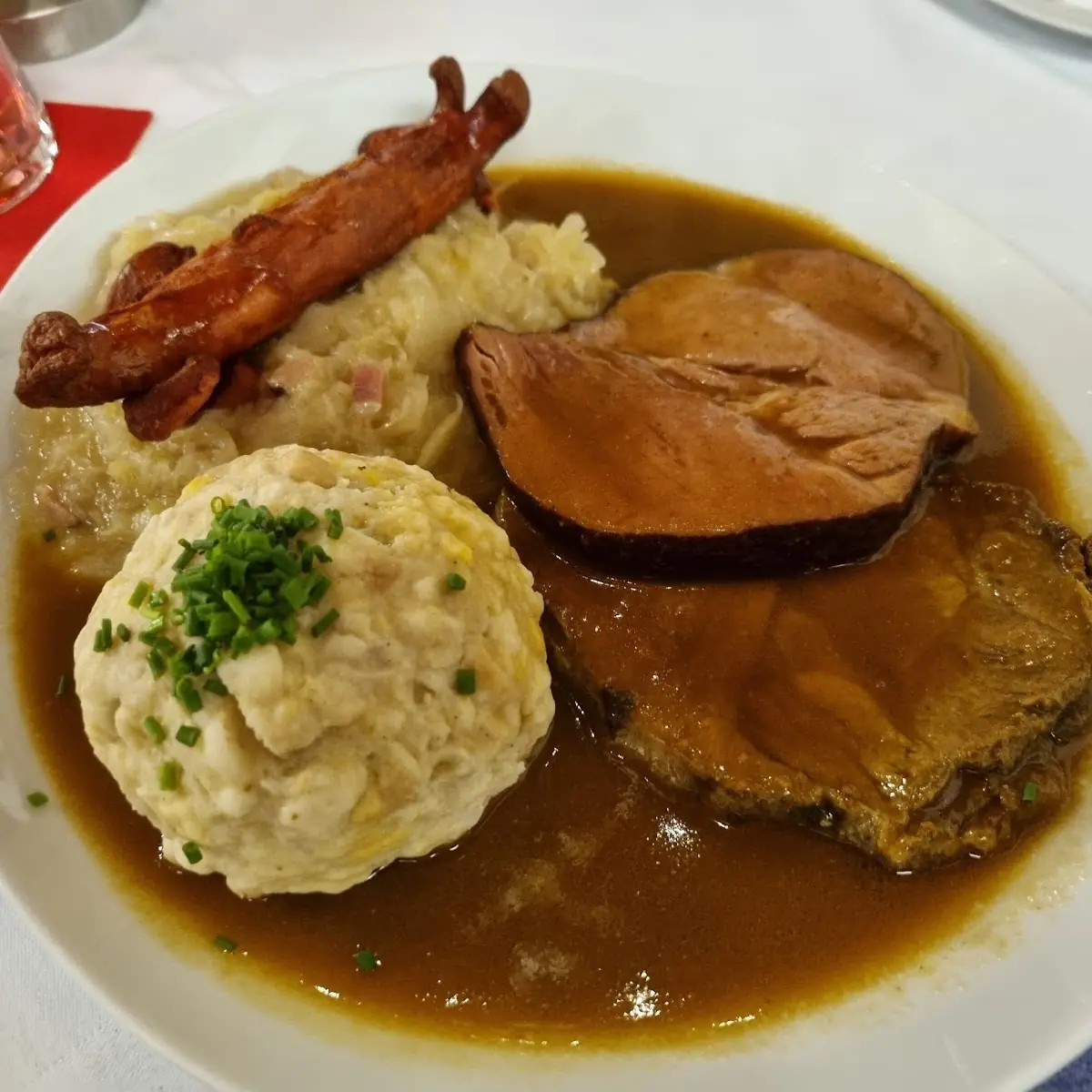 Schweinsbraten Mit Semmelknödel