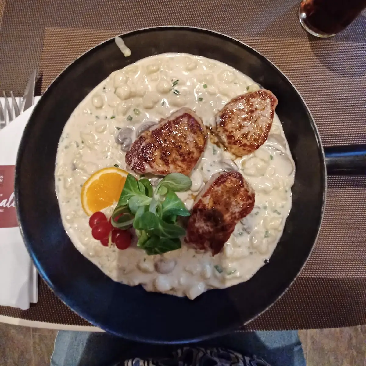 Nudelen Met Champignonroomsaus En Kalfsmedallion, Gasthof Alpenblick
