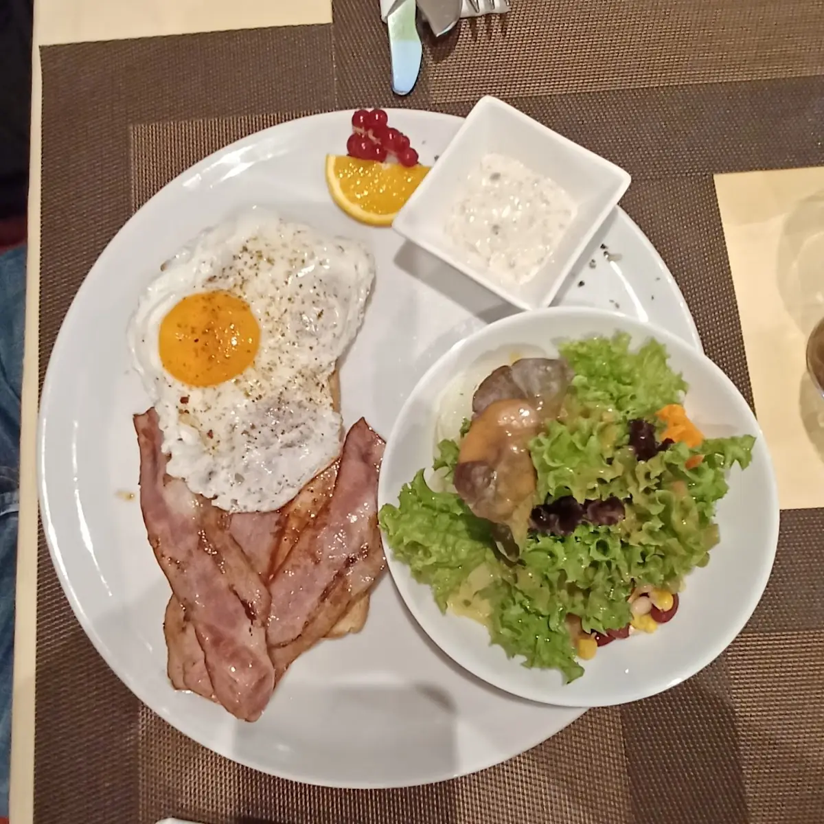 Toast Met Spek Spiegelei En Salade, Gasthof Alpenblick