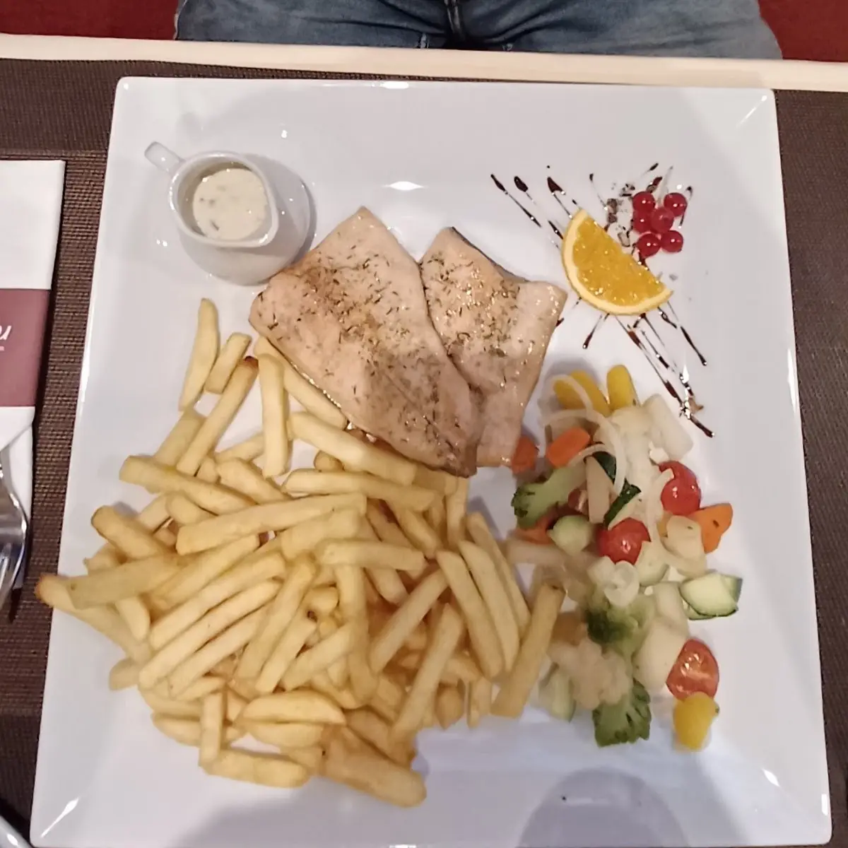 Zalmforel Met Frietjes En Bieslooksaus, Gasthof Alpenblick