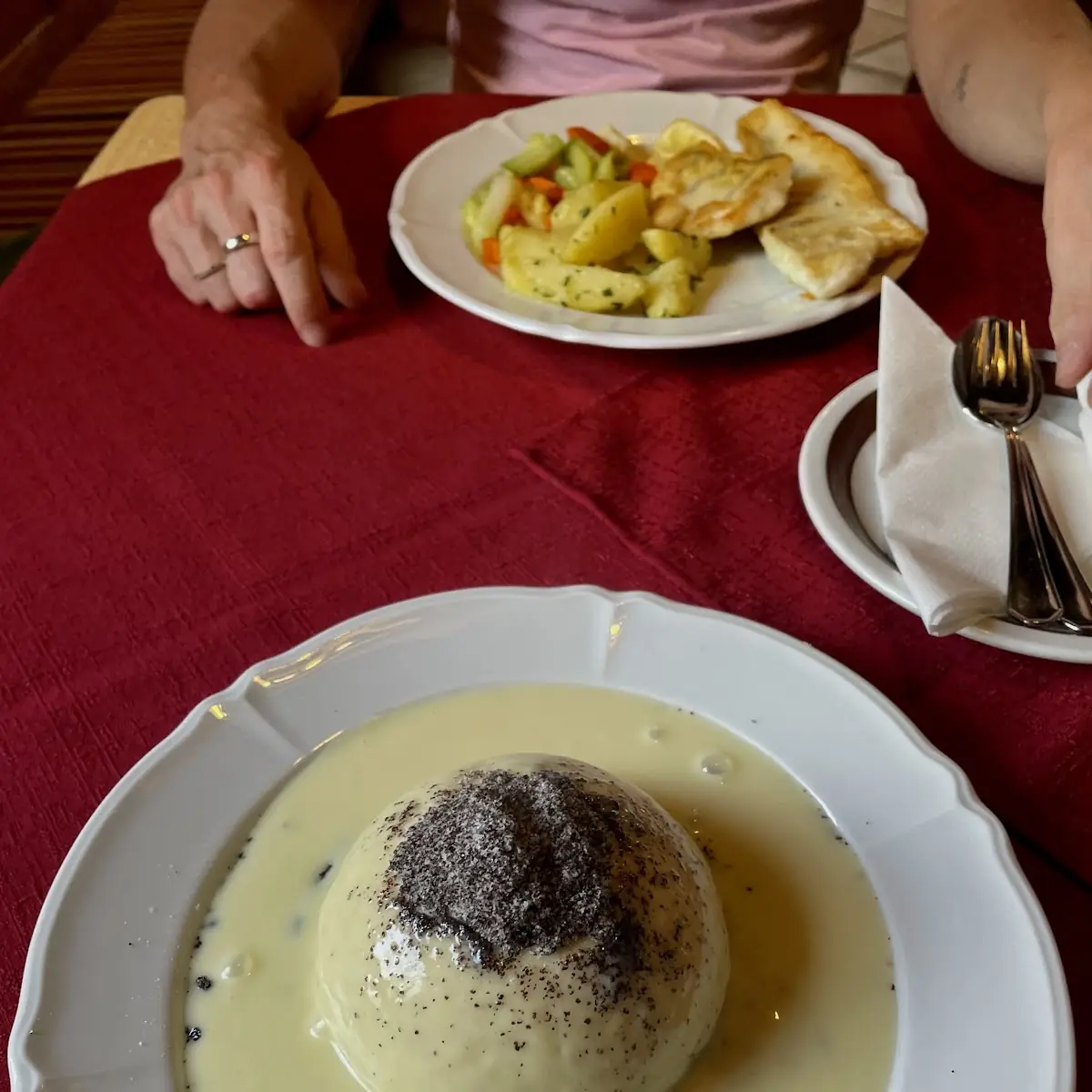 Germknödel Mit Vanillesoße Und Mohn