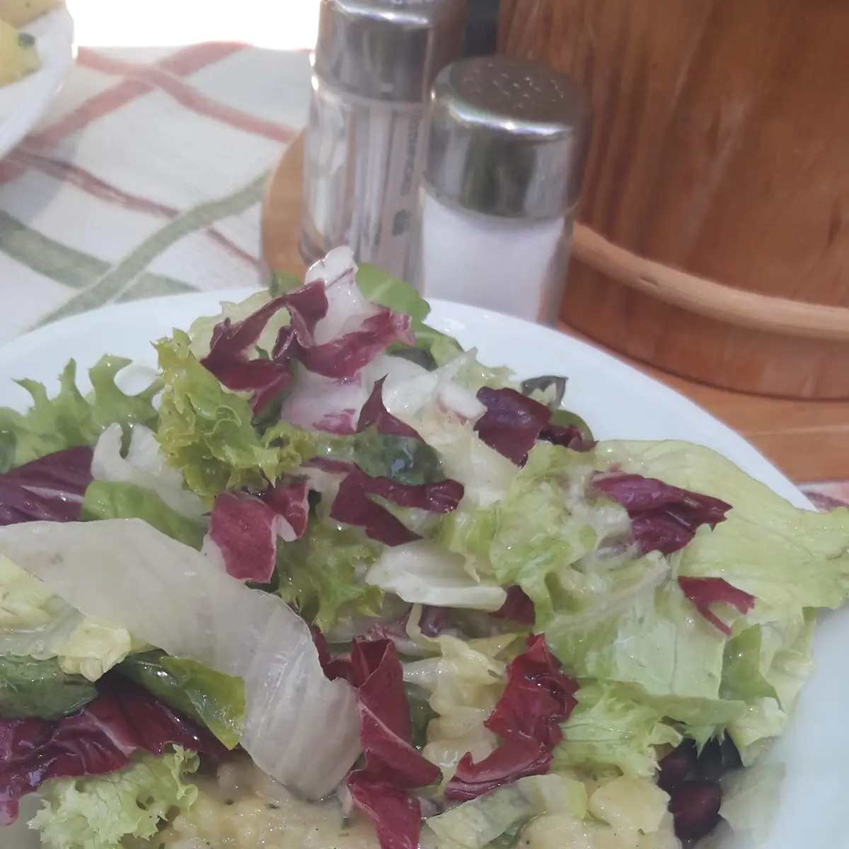 Salata Verde Cu Boabe De Fasole Varză Si Cartofi