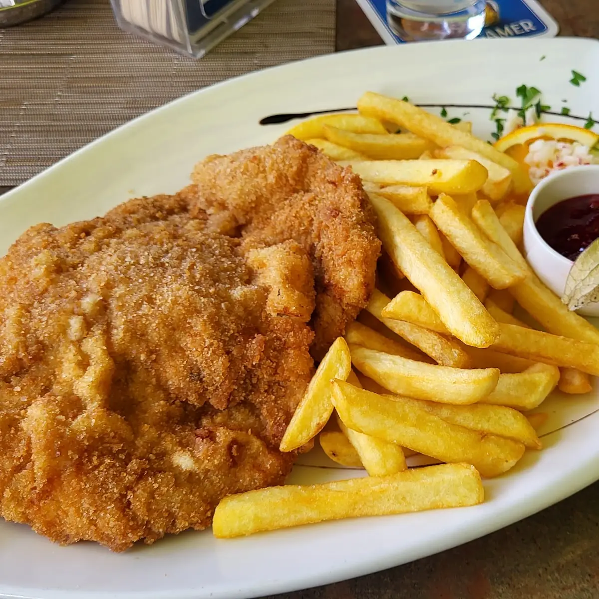 Wiener Schnitzel Mit Pommes