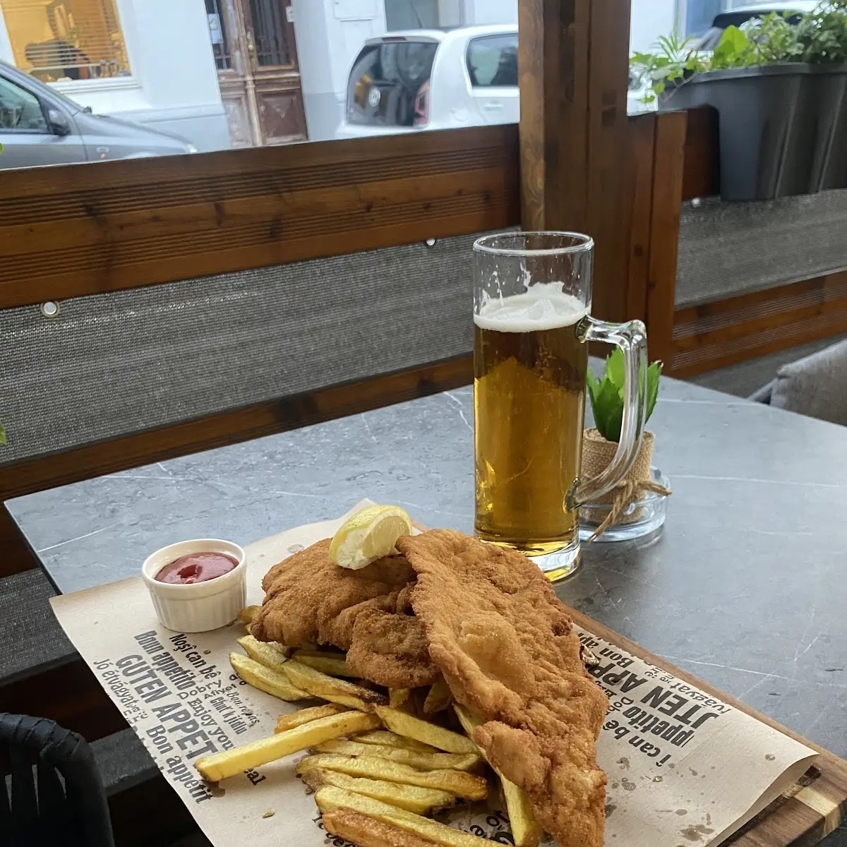 Wiener Schnitzel Mit Pommes Oder Salat