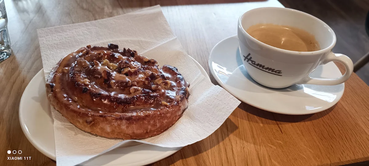 Hammas Nussschnecke Und Ein Kleiner Kaffee