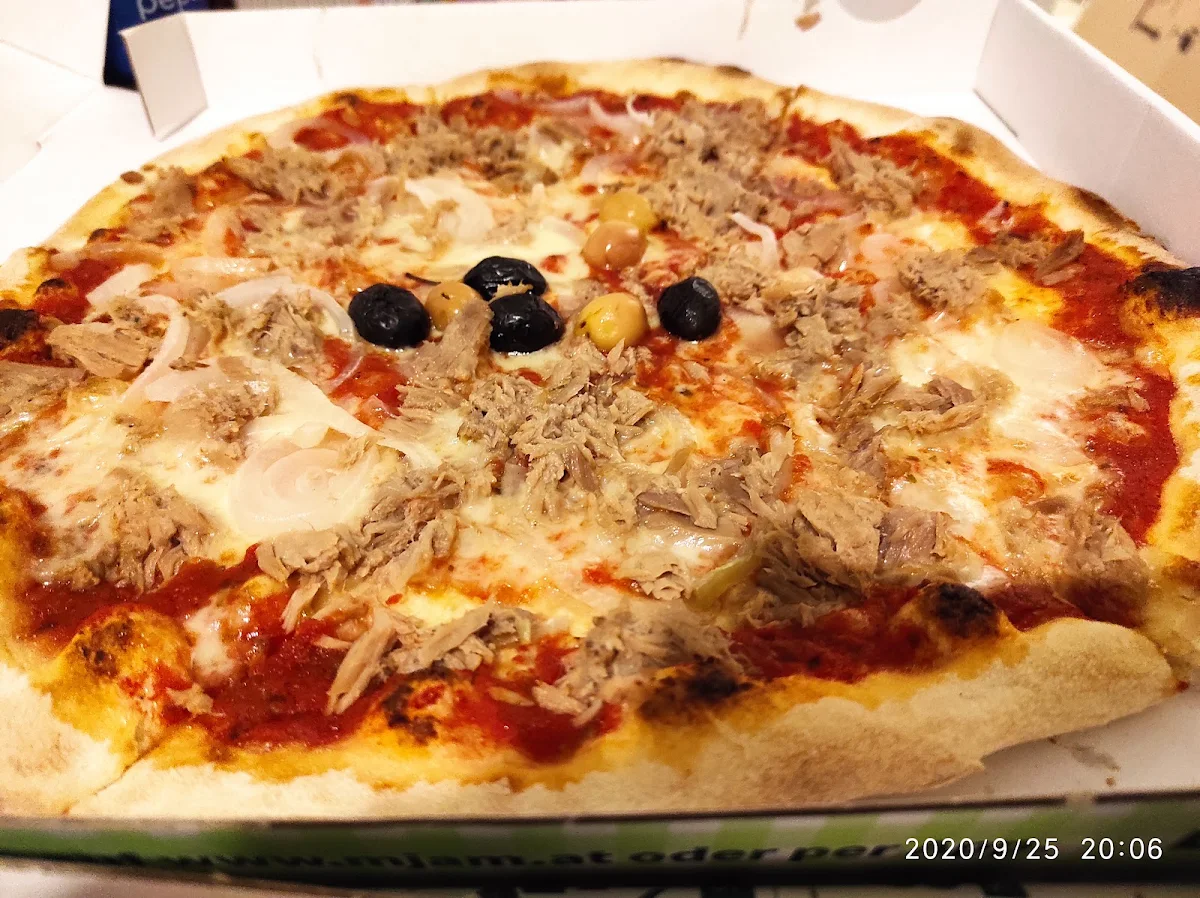 Pizza Al Tonno
