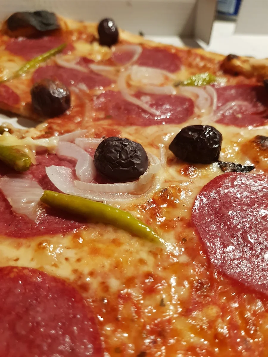 Pizza Salami Mit Oliven