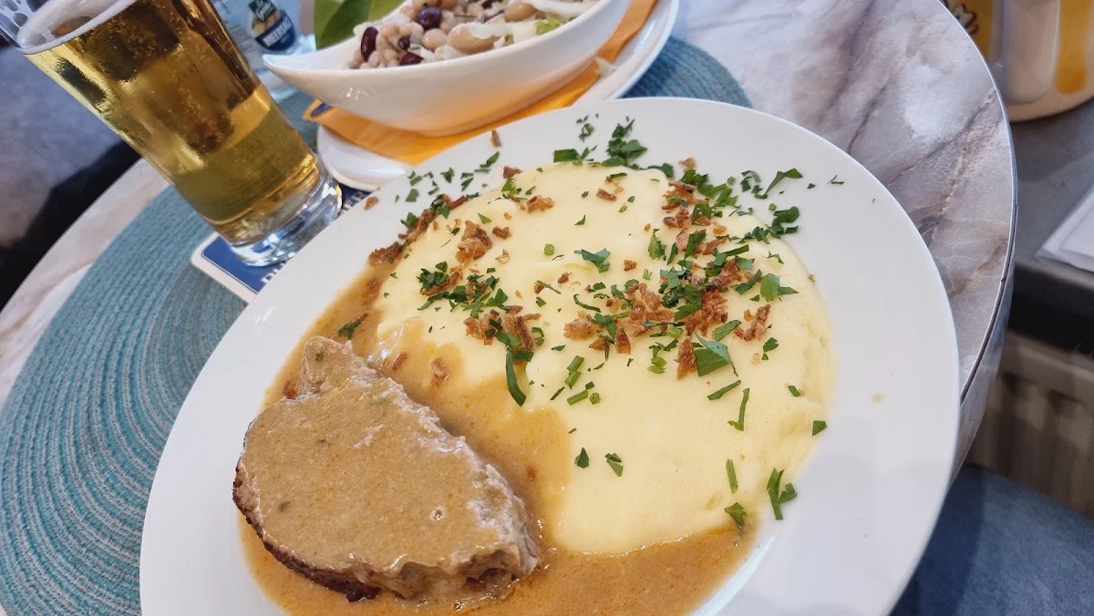 Meatloaf with Mashed Potatoes and Gravy