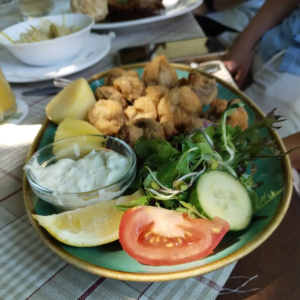 Gebackene Champions Mit Sauce Tatar Und Kartoffeln