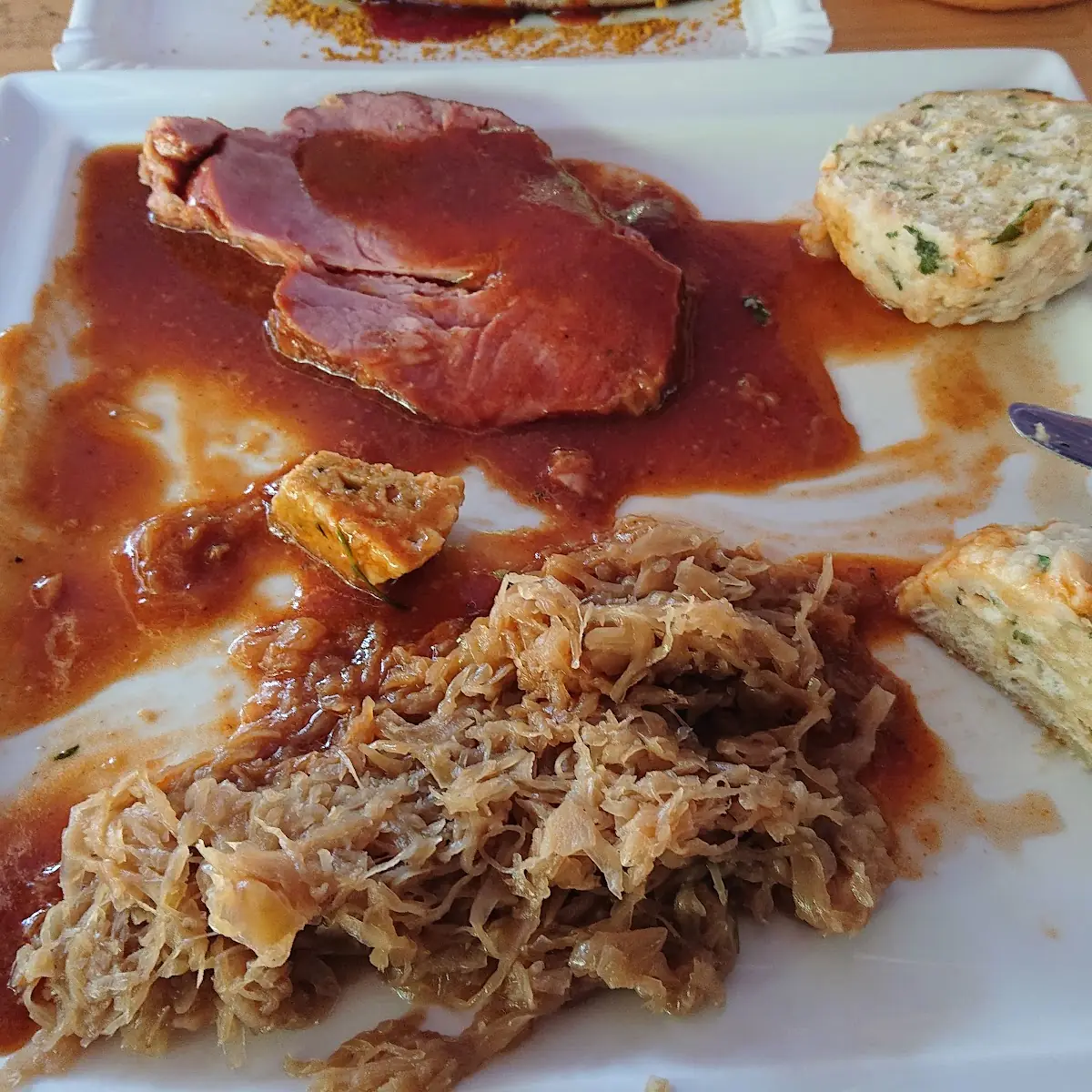 Geselchtes Mit Knödel Und Sauerkraut