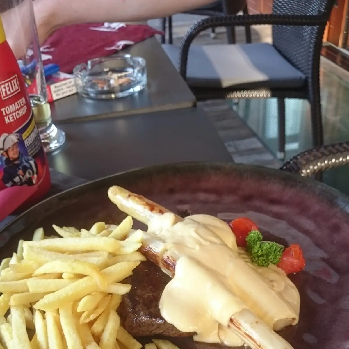 Rinderfilet Mit Spargel Der Saison Mit Pommes