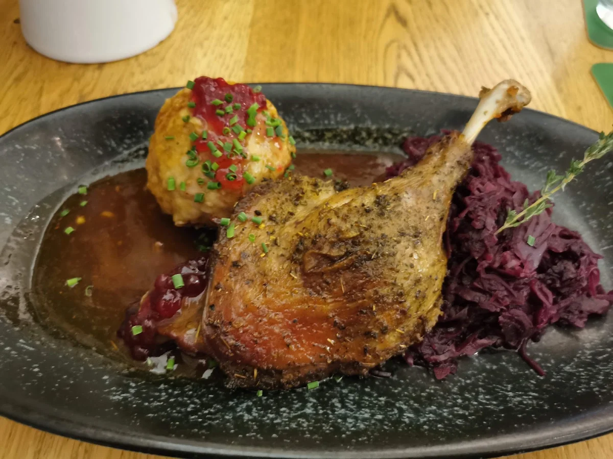 Enten Keule Mit Rotkraut