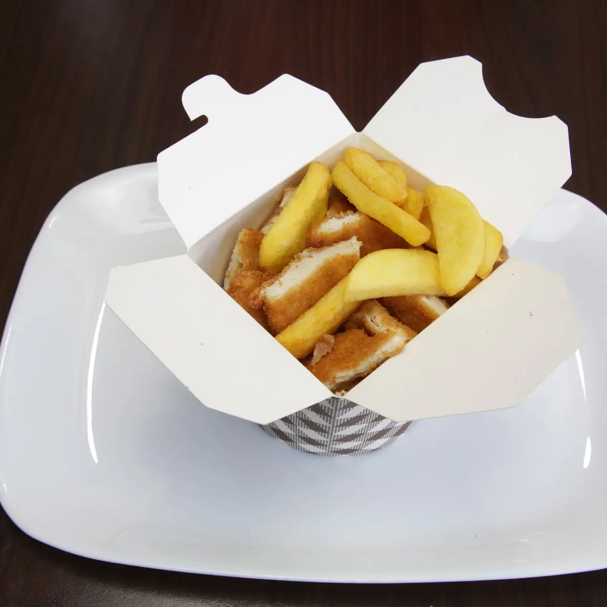 Schnitzelbox Mit Pommes