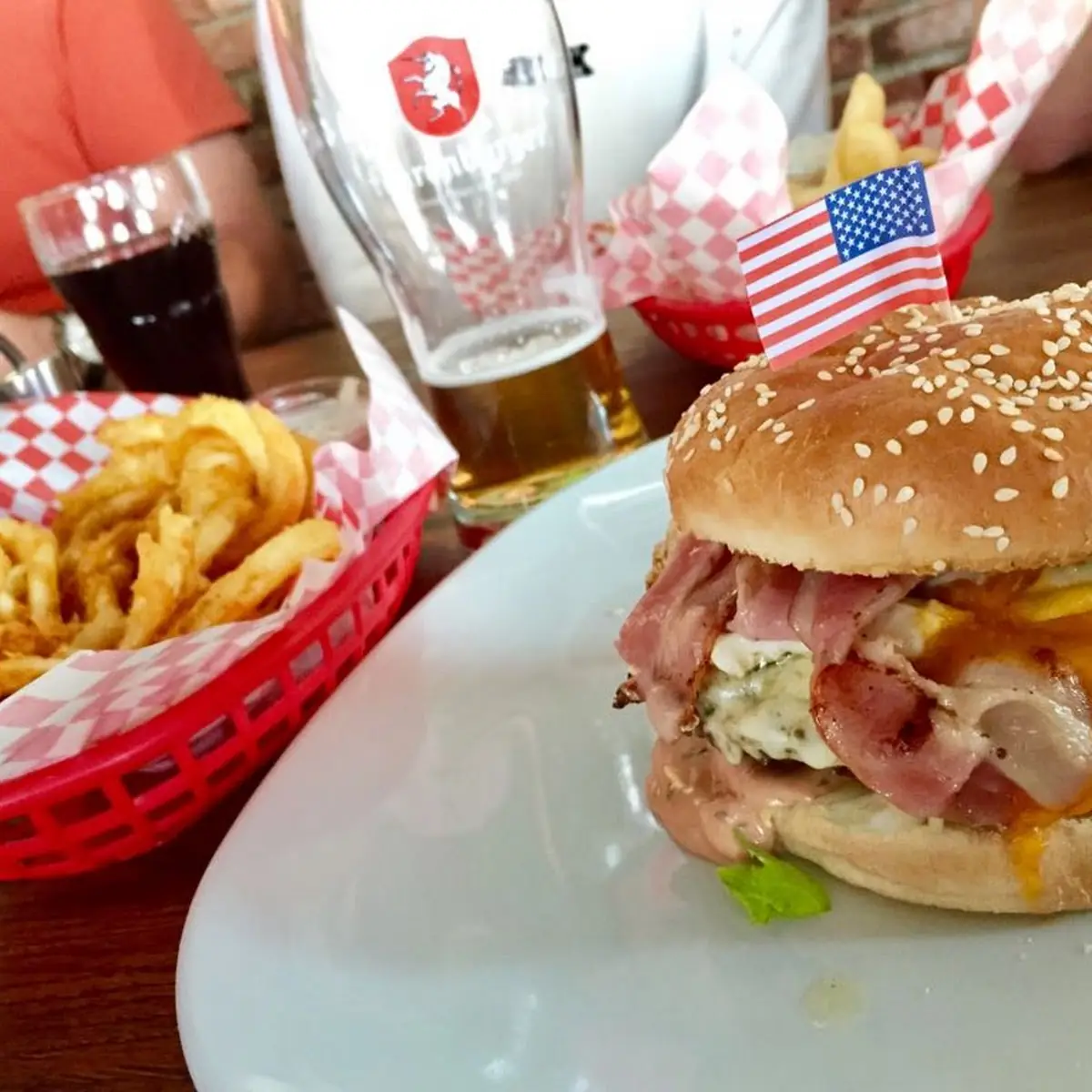 Oilers 69 Burger Mit Curley Fries