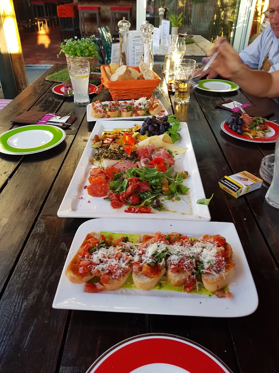 Antipasti Vorspeisenplatte Und Bruscetta