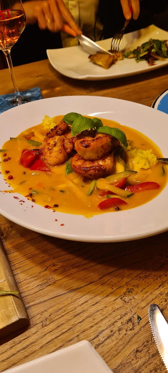 Rotes Curry Chicken Mit Garnelen Chop