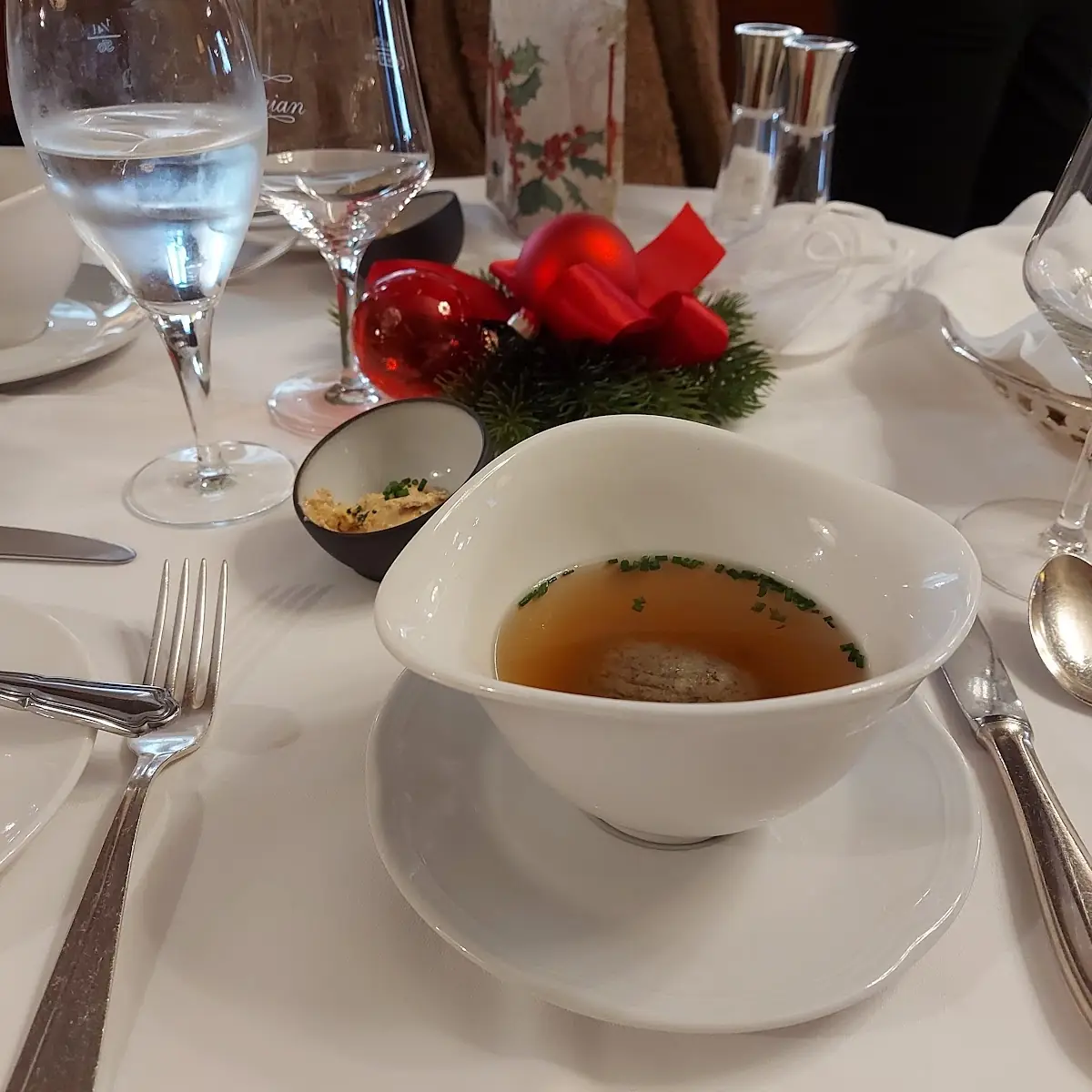 Leberknödelsuppe