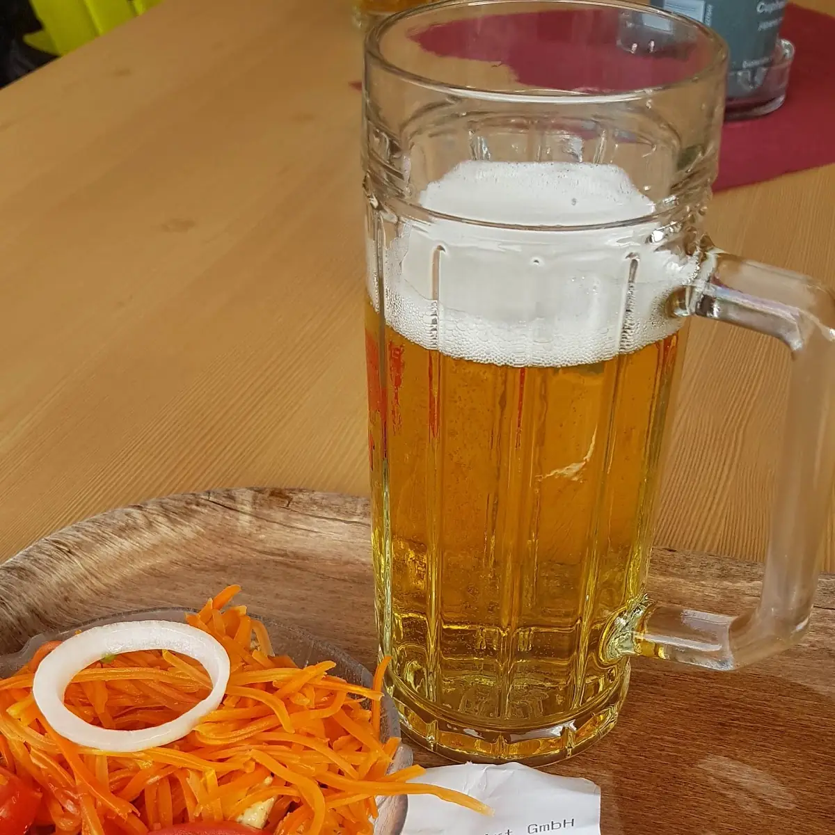 Salat Vom Bufet Und Eine Halbe Bier Dazu