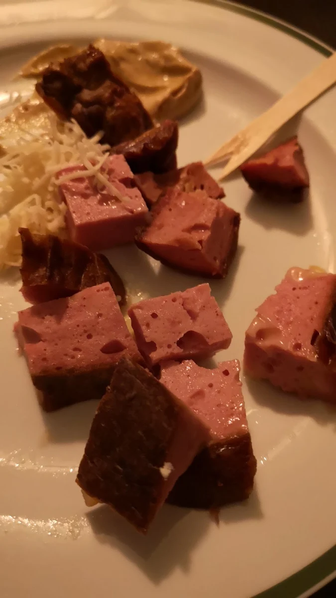 Käseleberkäse Mit Senf Und Kren