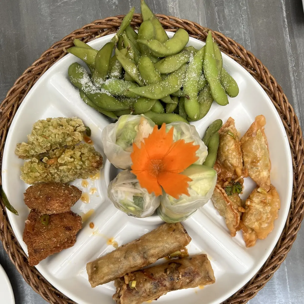 A Cuốn Lạc Hồng Veganer Lachs Und Senfsauce
