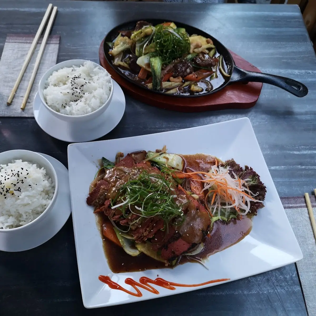 B Cuốn Chảo Gang Sojaschnetzel Beef-style Und Hoisin-erdnuss-sauce