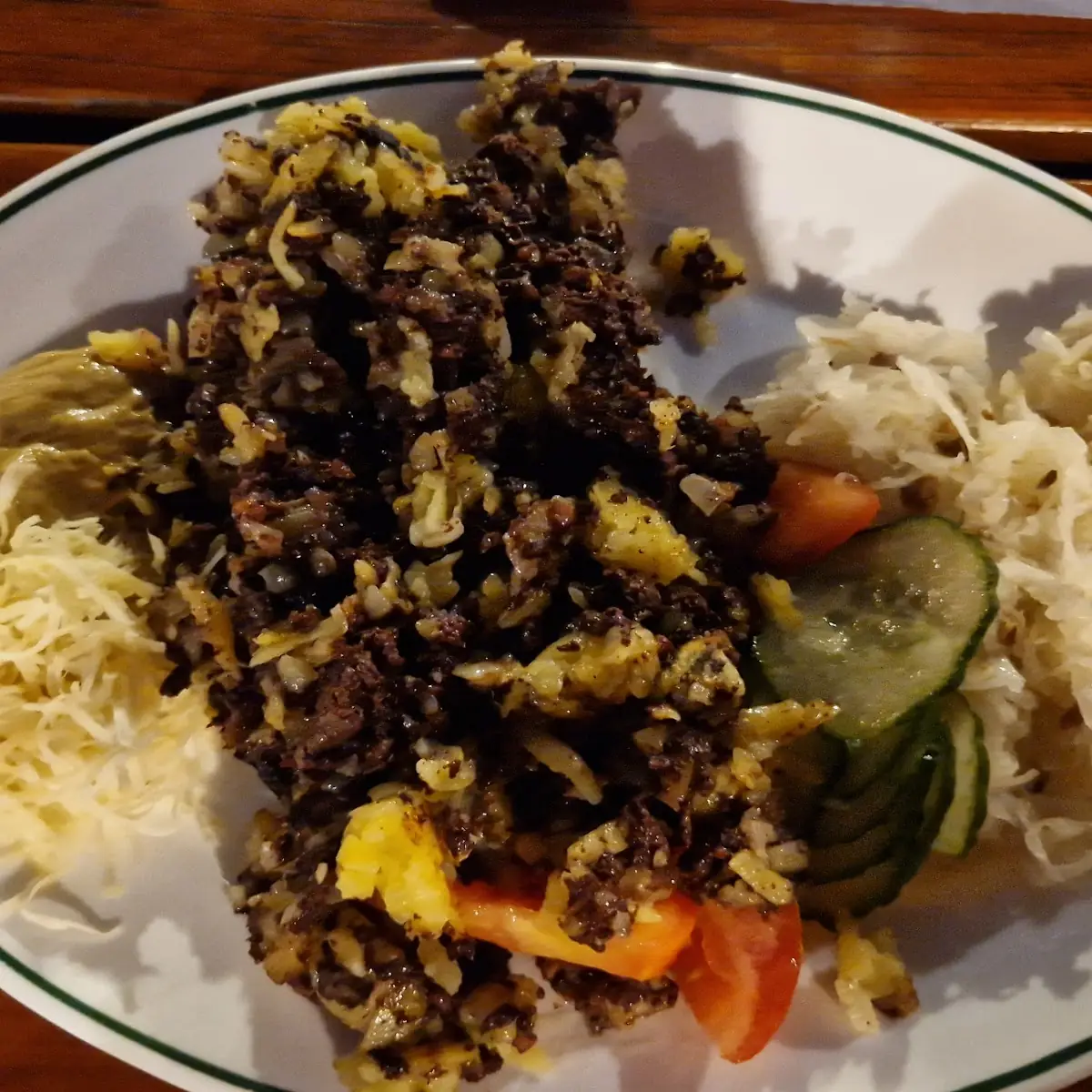 Blunzn Gröstl Mit Krautsalat