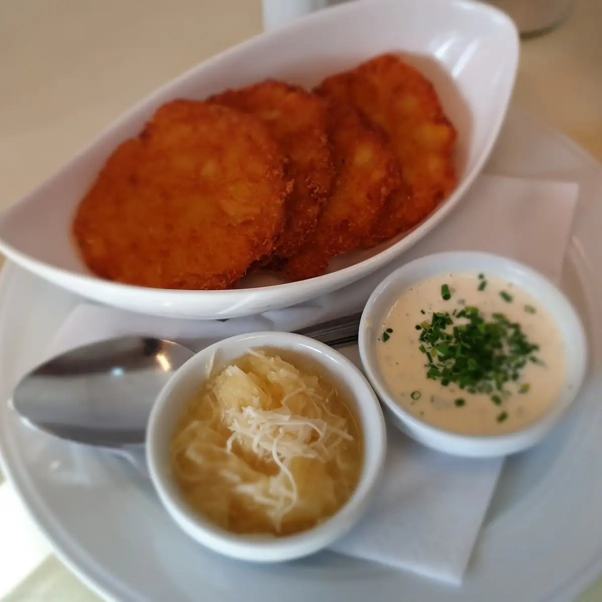 Kartoffel Puffer Apfelkren Schnittlauch Soße