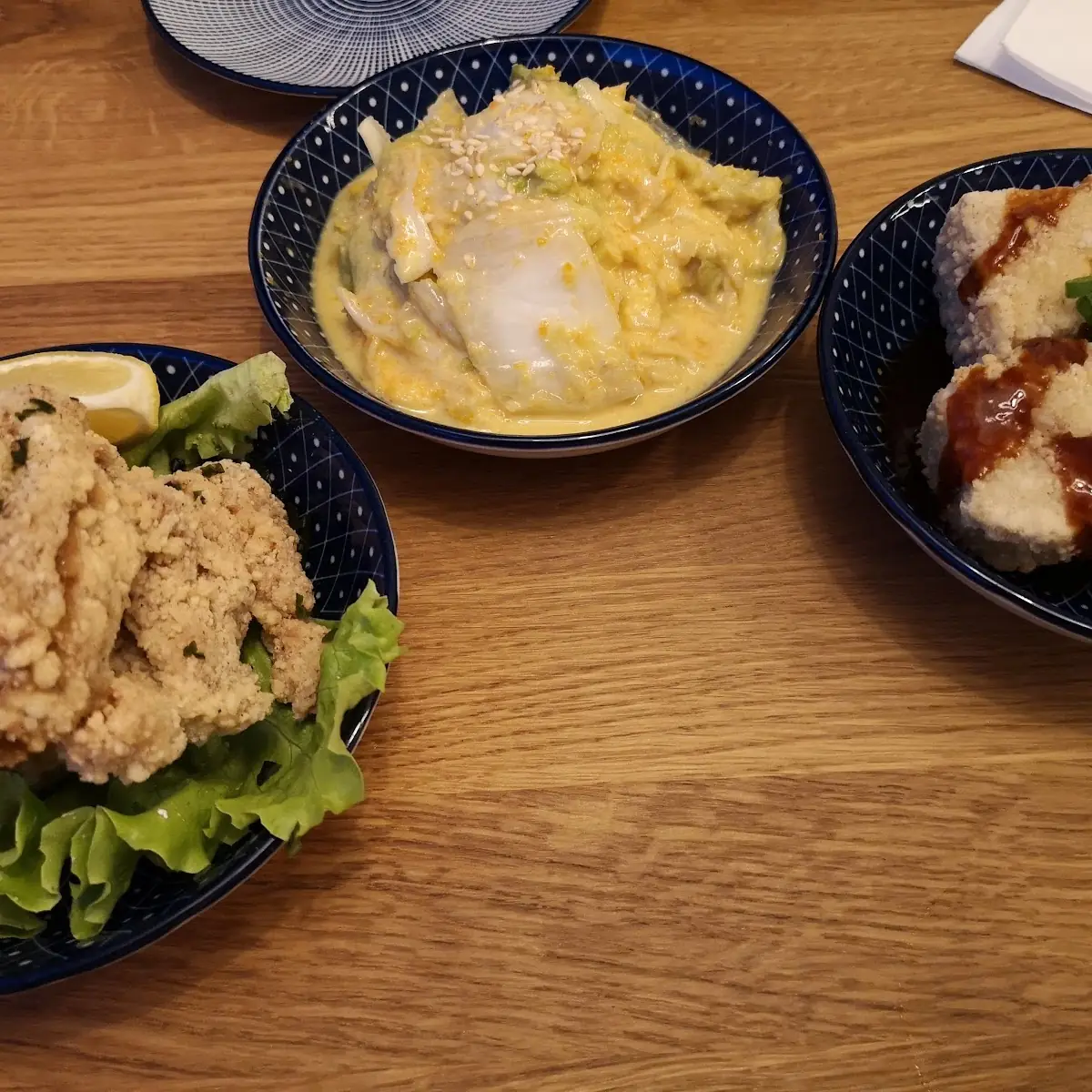 Popcorn Chicken Goldener Salat & Tofu