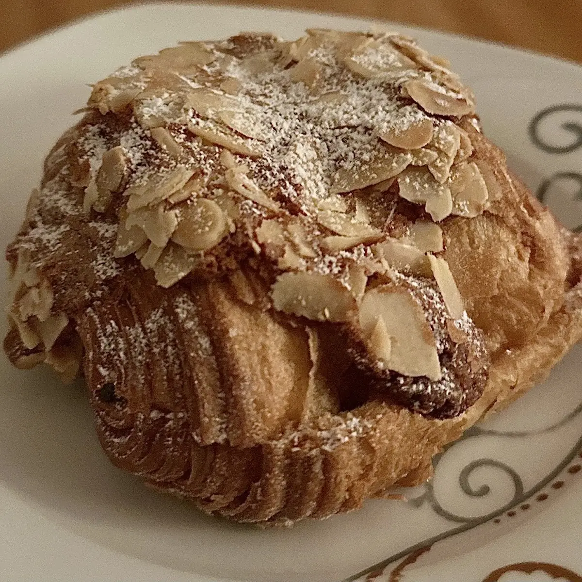Pain Au Chocolate Aux Amandes