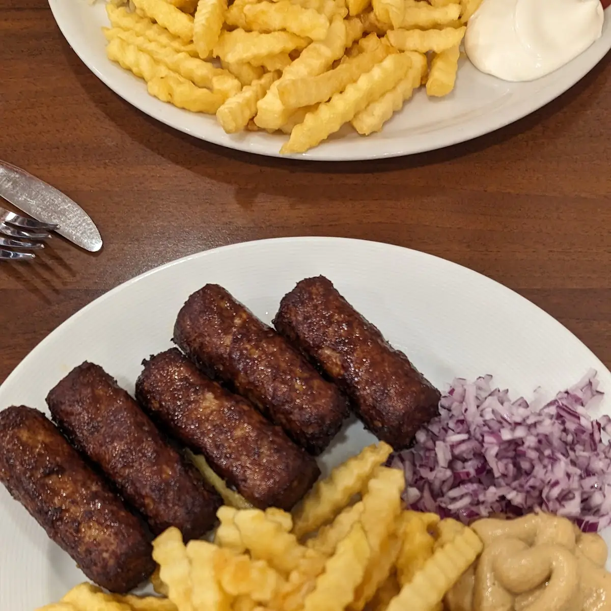 Cevapcici Mit Pommes